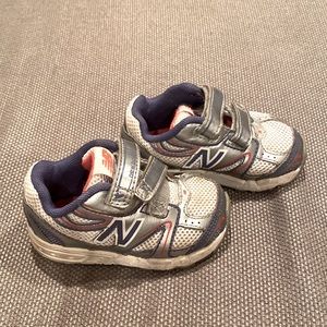 New balance toddler size 4C in EUC. Worn only a couple times.